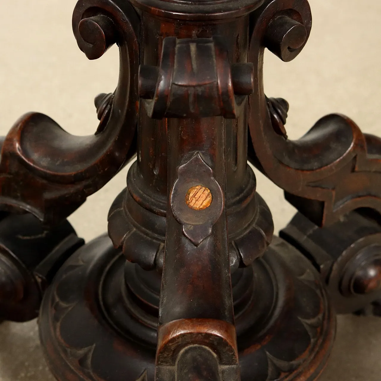 Pair of piano stools in walnut, late 19th century 8