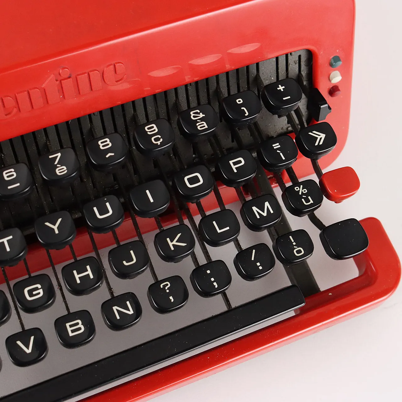 Olivetti Valentine Typewriter Vintage Design Ettore Sottsass 1960s 6
