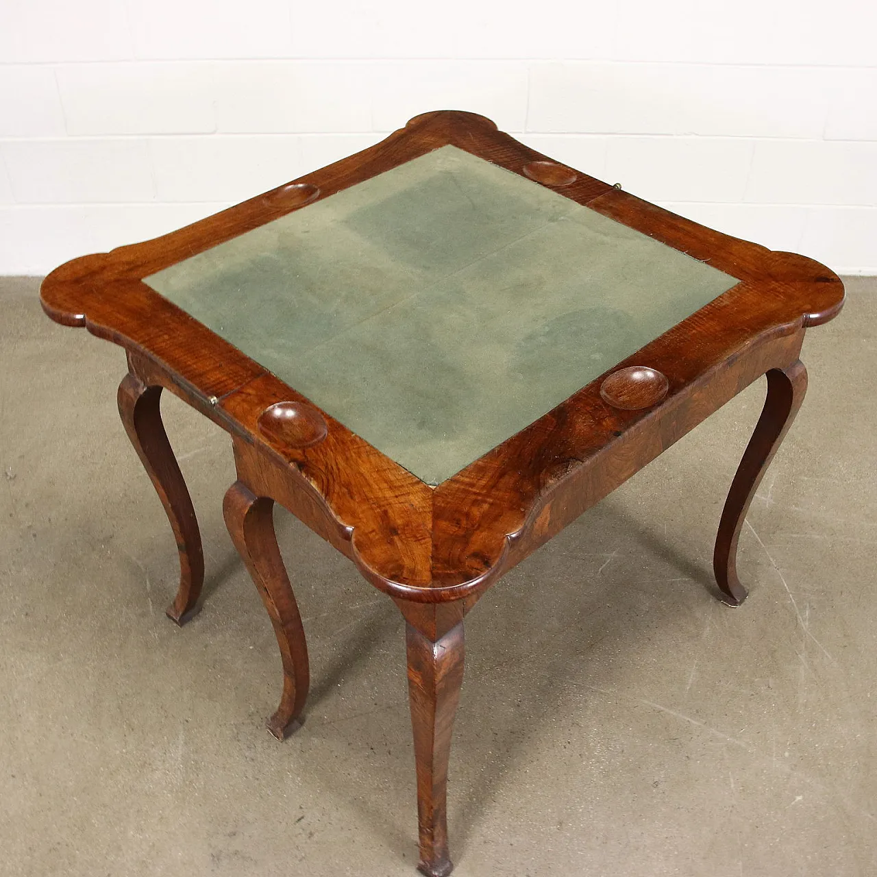 Barocchetto walnut game table with folding top, 18th century 4