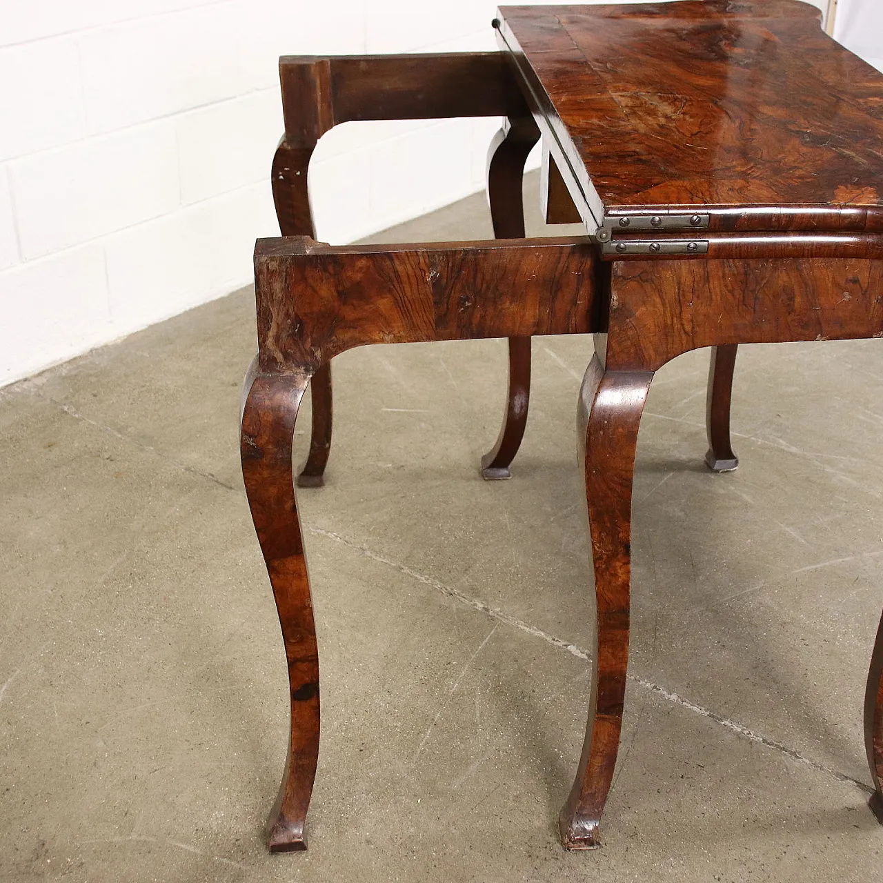 Barocchetto walnut game table with folding top, 18th century 6