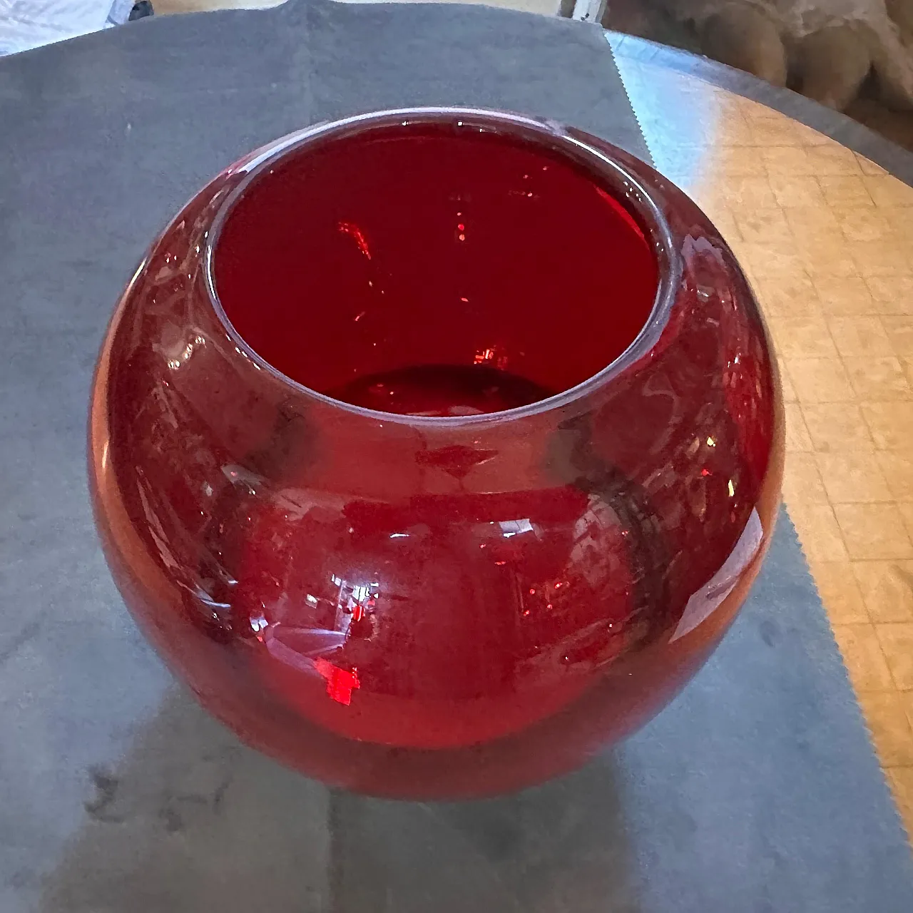 Vaso sferico in vetro di Murano in stile Carlo Moretti, anni '90 4