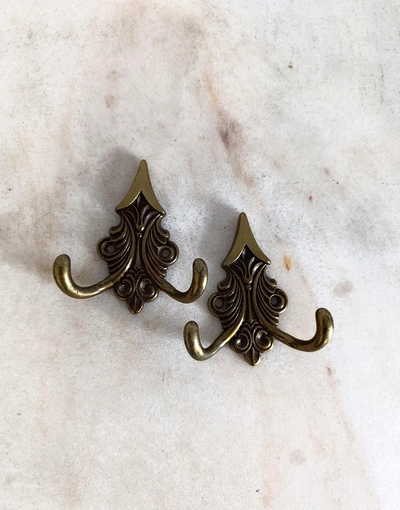 Ganci appendiabiti francesi in ottone, primi '900 2