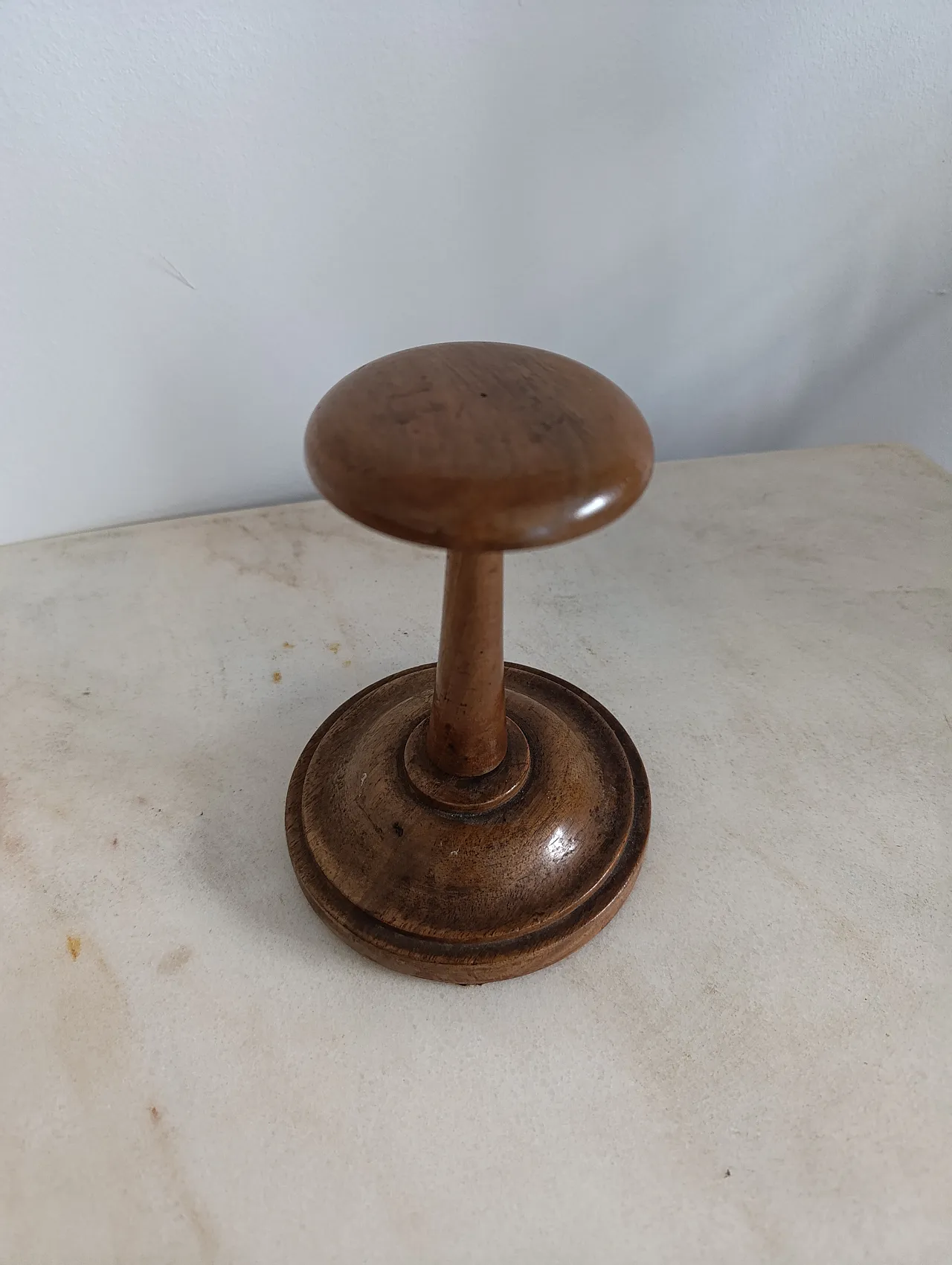 Porta cappello da tavolo inglese in legnoc, anni '30 1