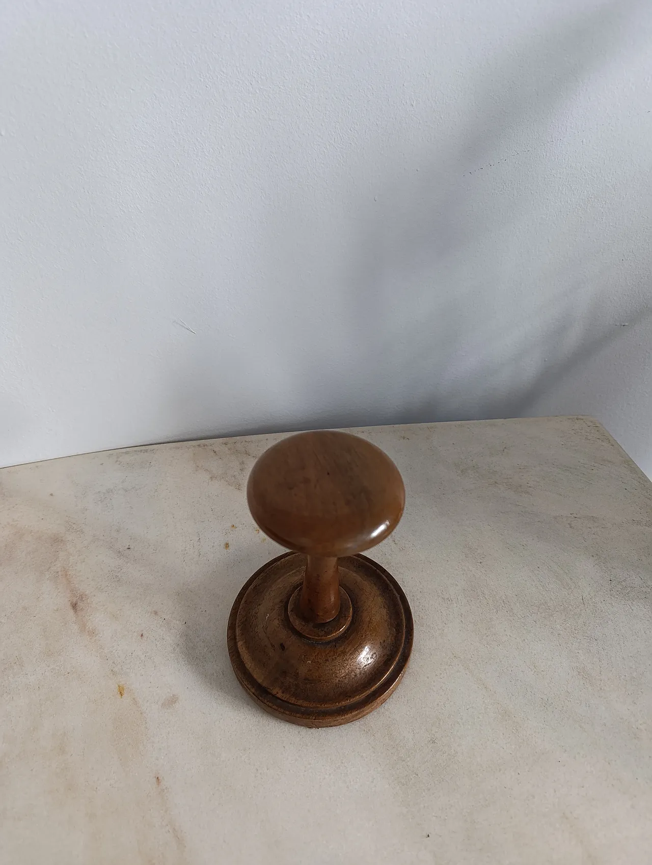 Porta cappello da tavolo inglese in legnoc, anni '30 4