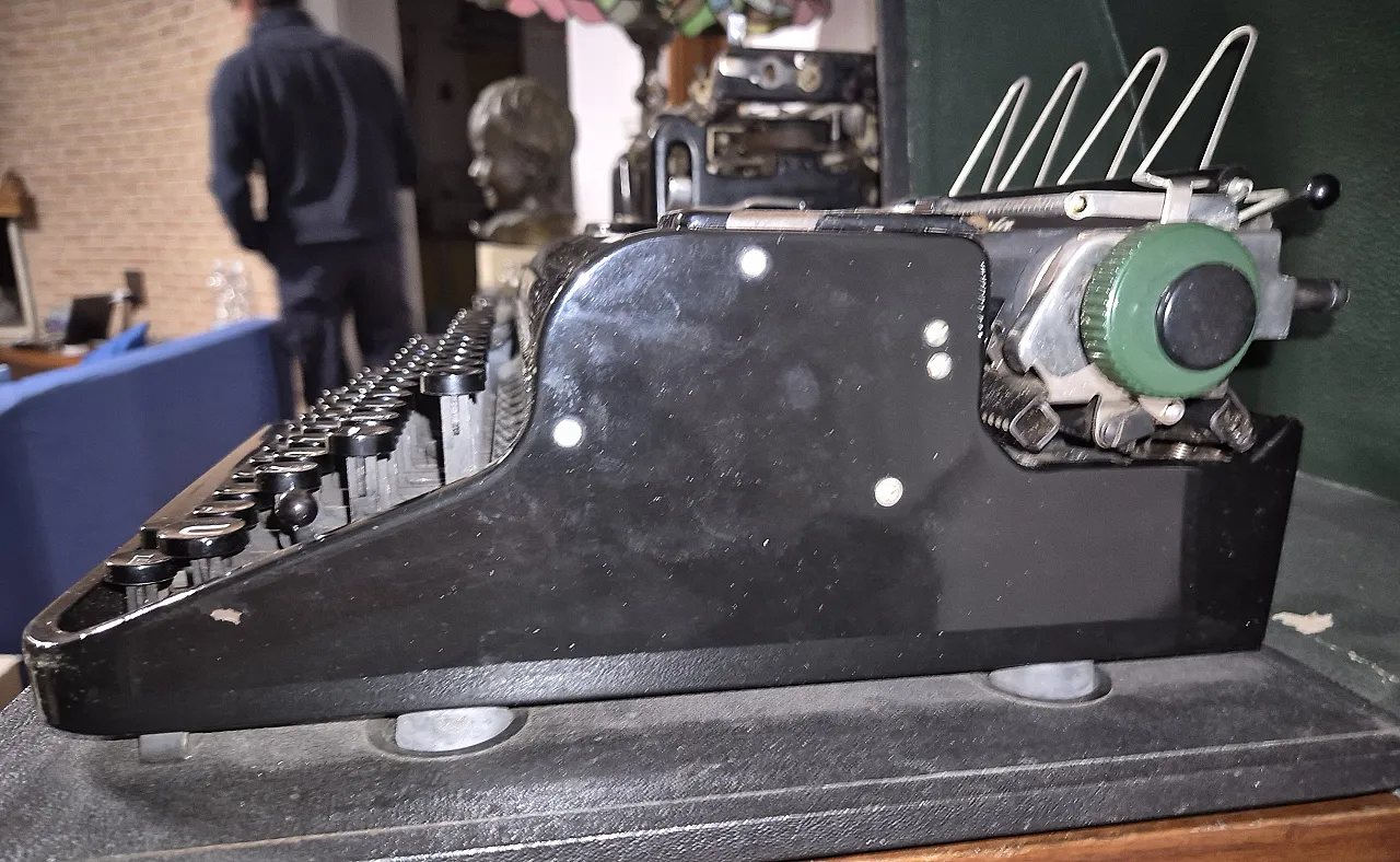 Macchina da scrivere Olympia, col. Von Stauffenberg, primo '900 5