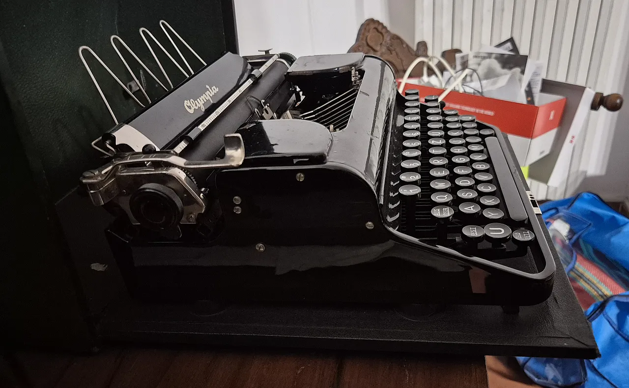 Macchina da scrivere Olympia, col. Von Stauffenberg, primo '900 6