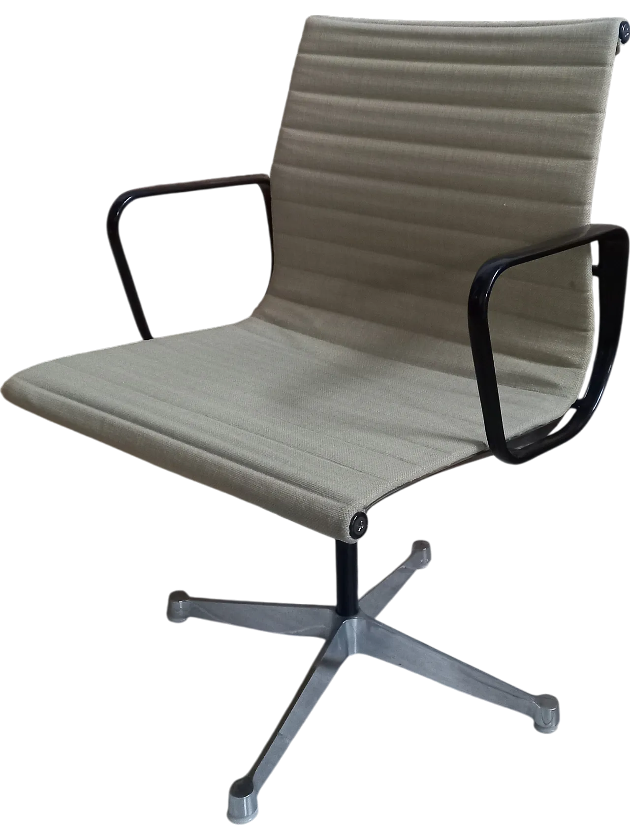 Office armchair by  Charles Eames for Aluminum Group, 70s 6