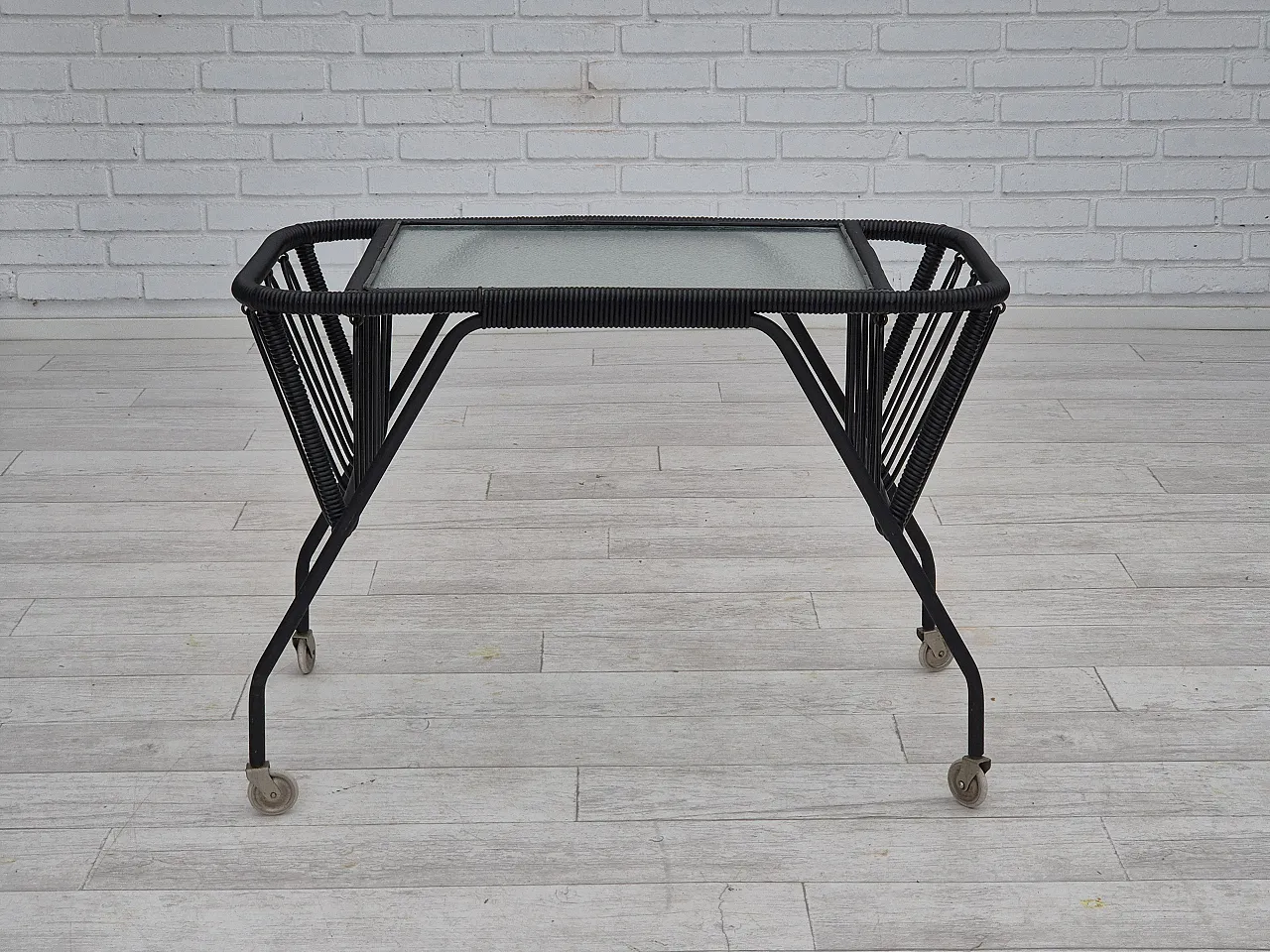 Scandinavian side table in glass, 70s 2