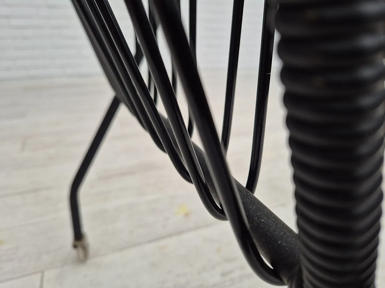 Scandinavian side table in glass, 70s 4