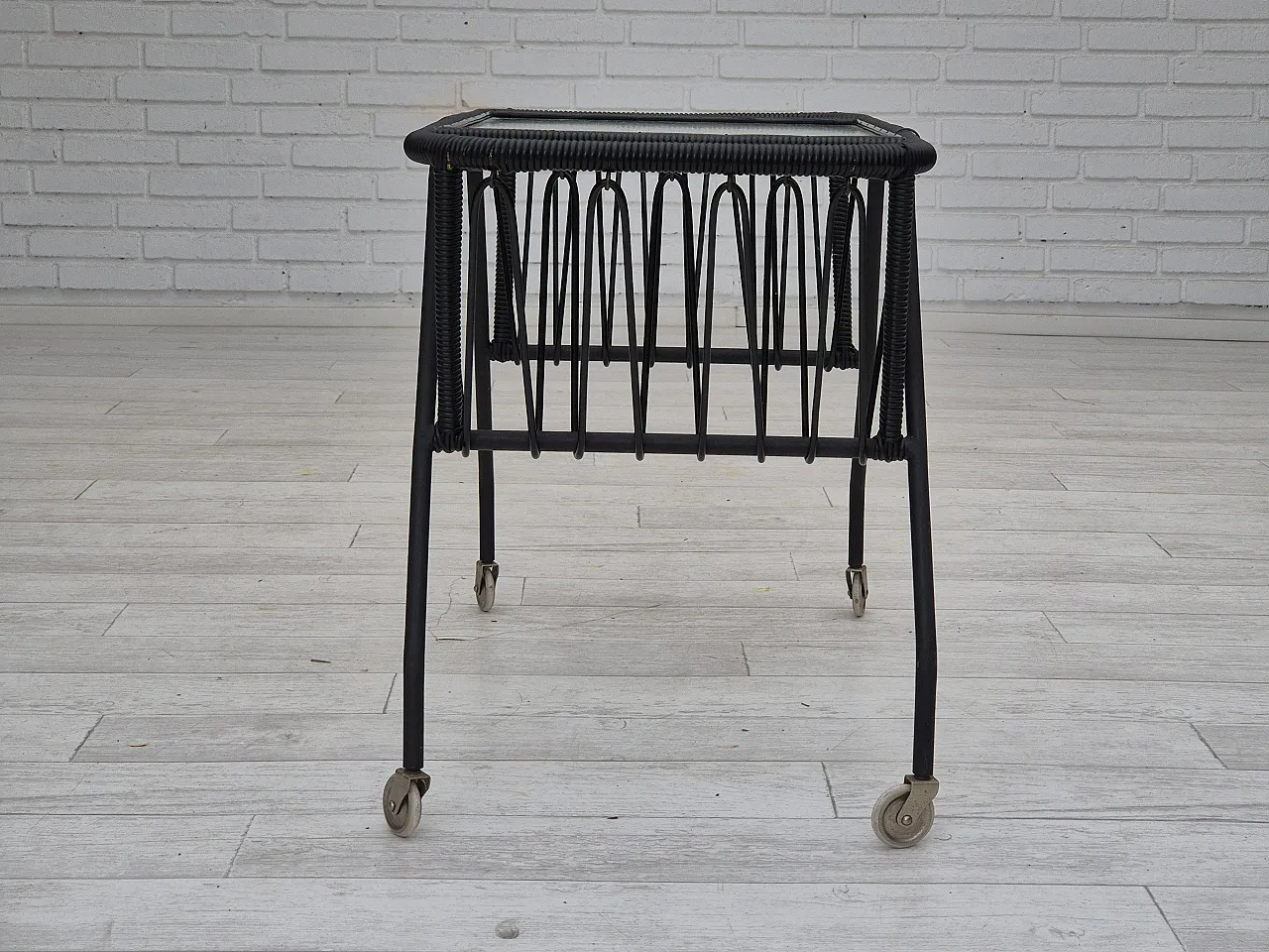 Scandinavian side table in glass, 70s 7