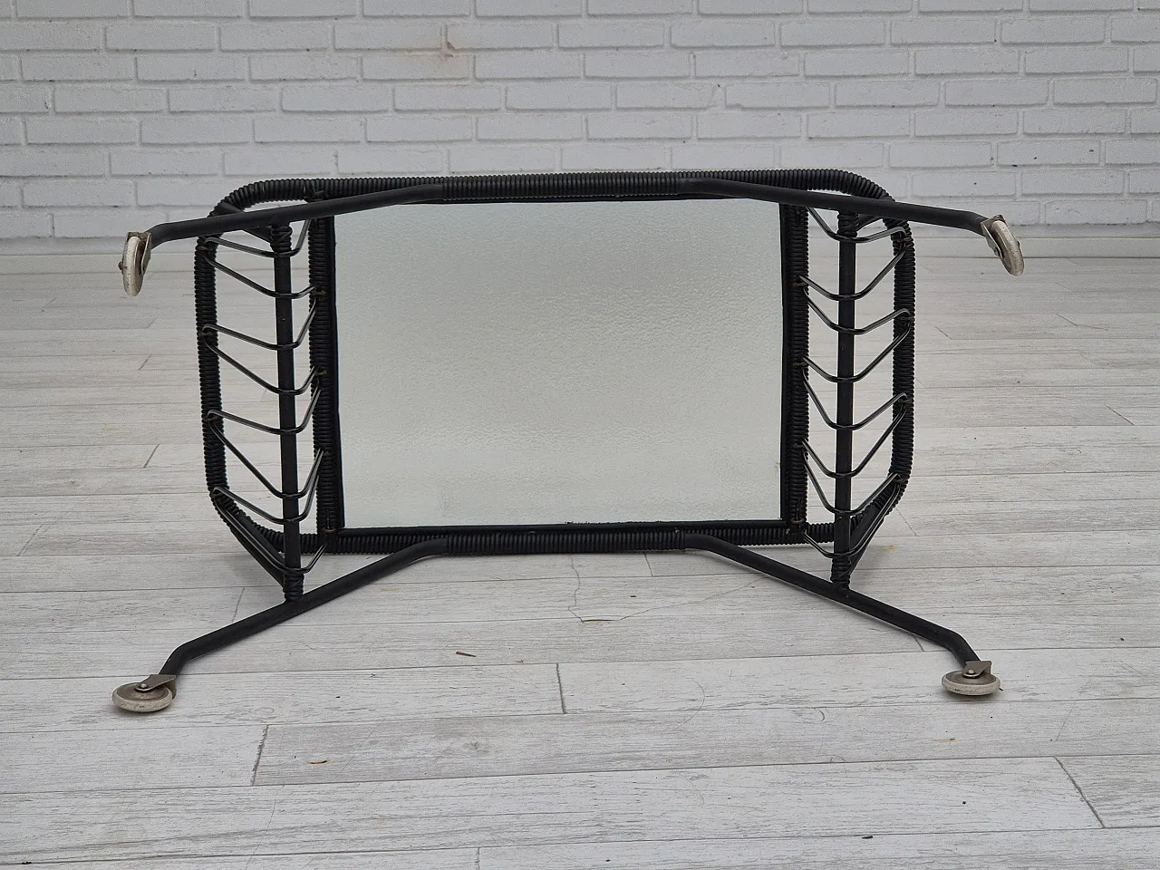 Scandinavian side table in glass, 70s 10