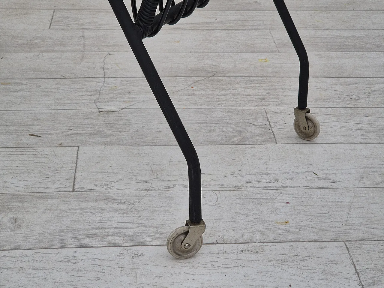 Scandinavian side table in glass, 70s 13