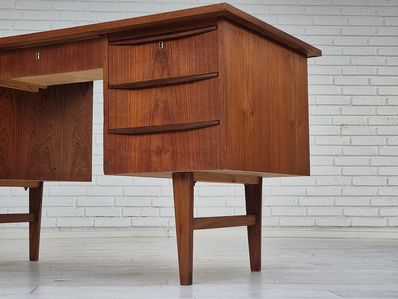 1960s, Danish teak wood desk, drawers, original. 16