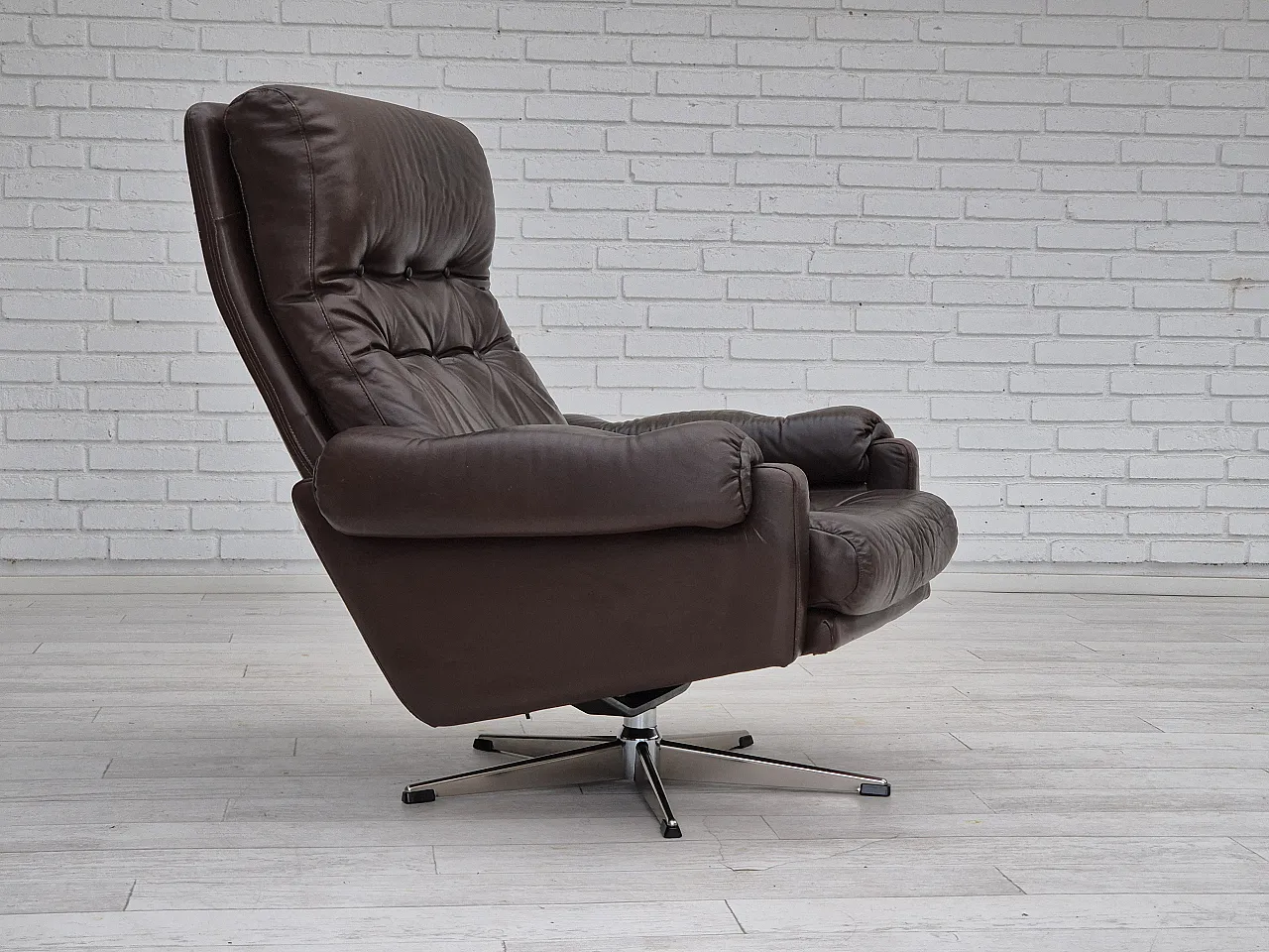 Danish leather swivel chair, 1970s 1