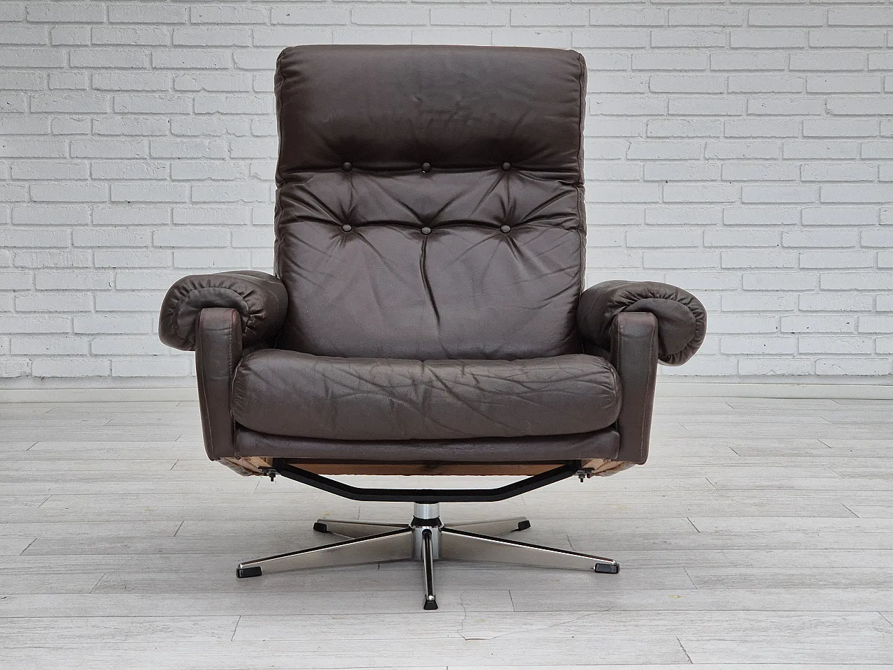 Danish leather swivel chair, 1970s 5