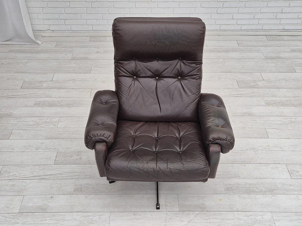 Danish leather swivel chair, 1970s 7