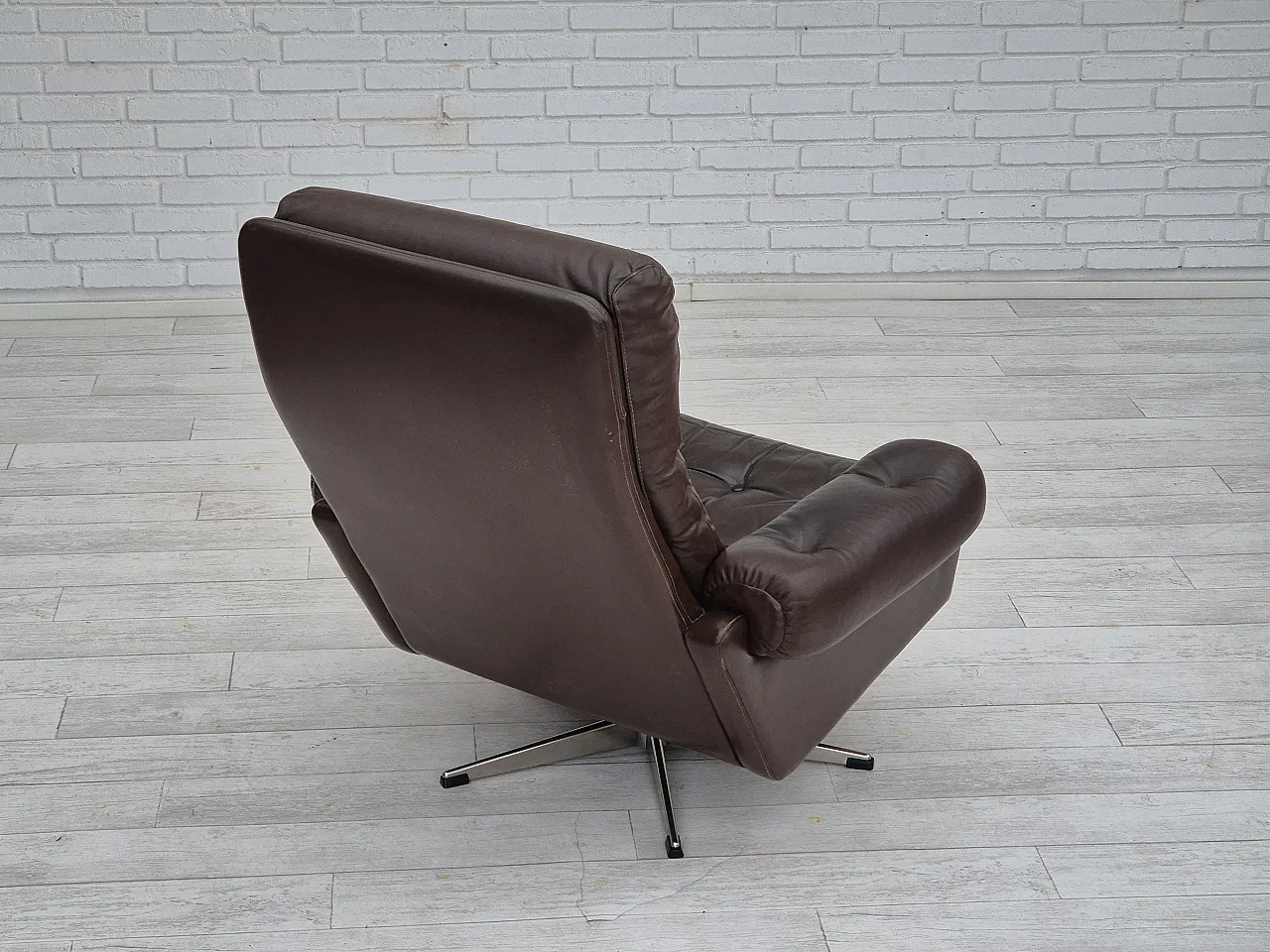 Danish leather swivel chair, 1970s 9
