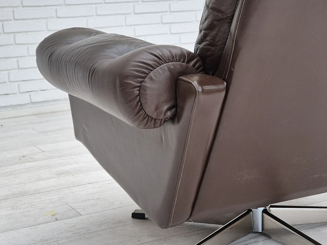 Danish leather swivel chair, 1970s 11