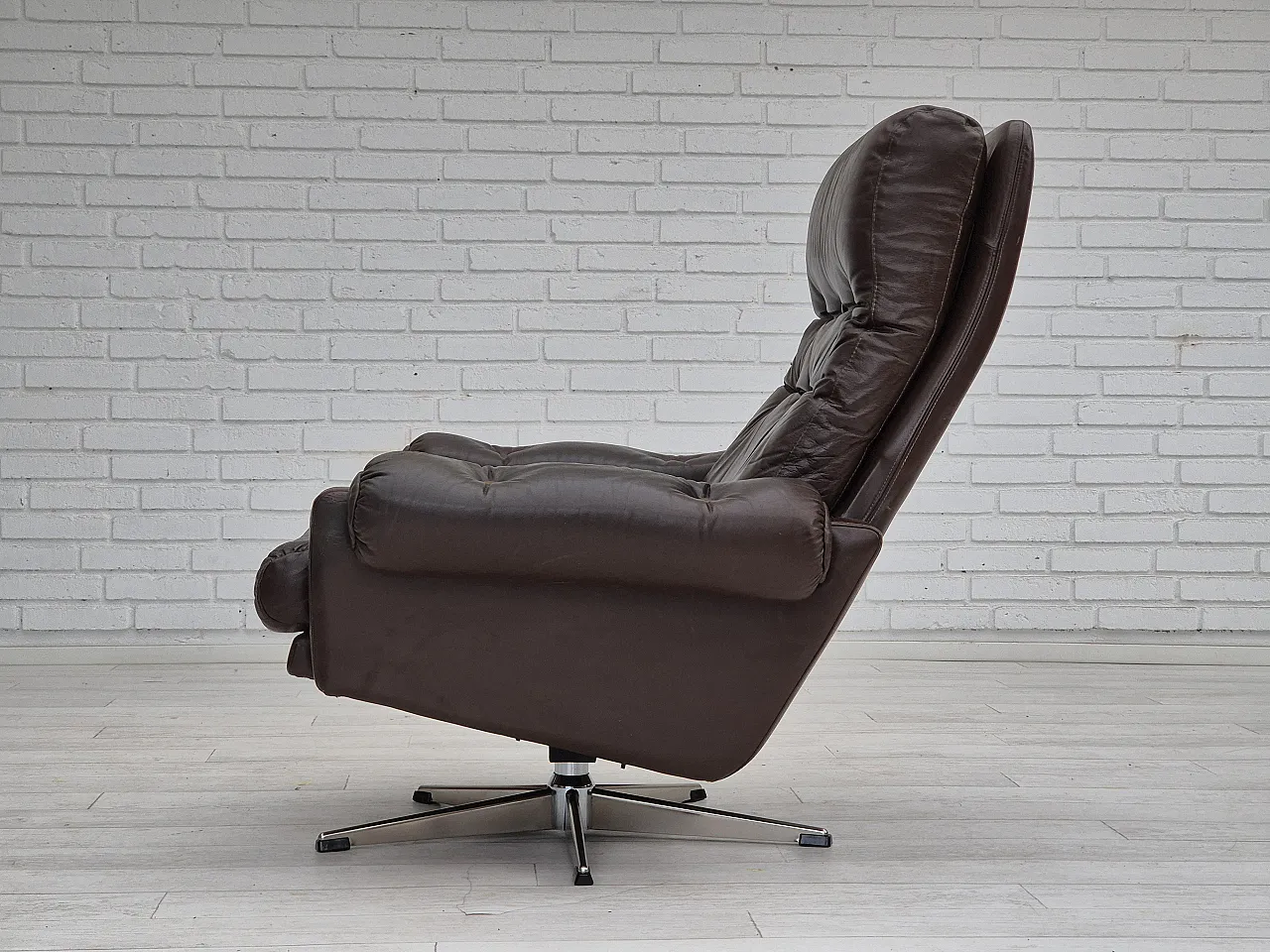 Danish leather swivel chair, 1970s 13