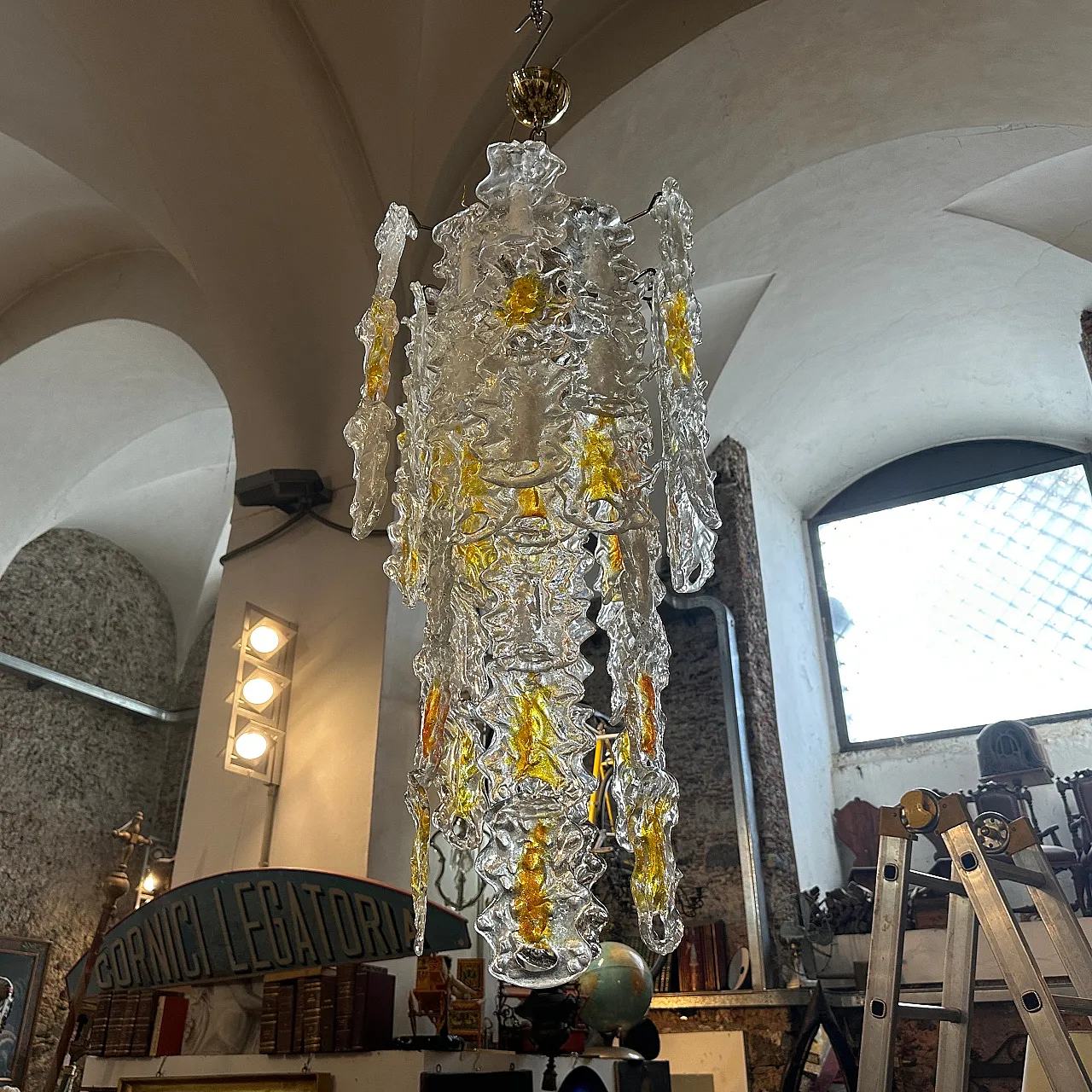 Lampadario in vetro di Murano bianco e ambra di Mazzega, anni '70 3