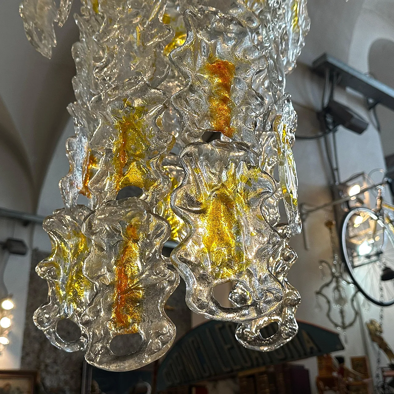 Lampadario in vetro di Murano bianco e ambra di Mazzega, anni '70 12