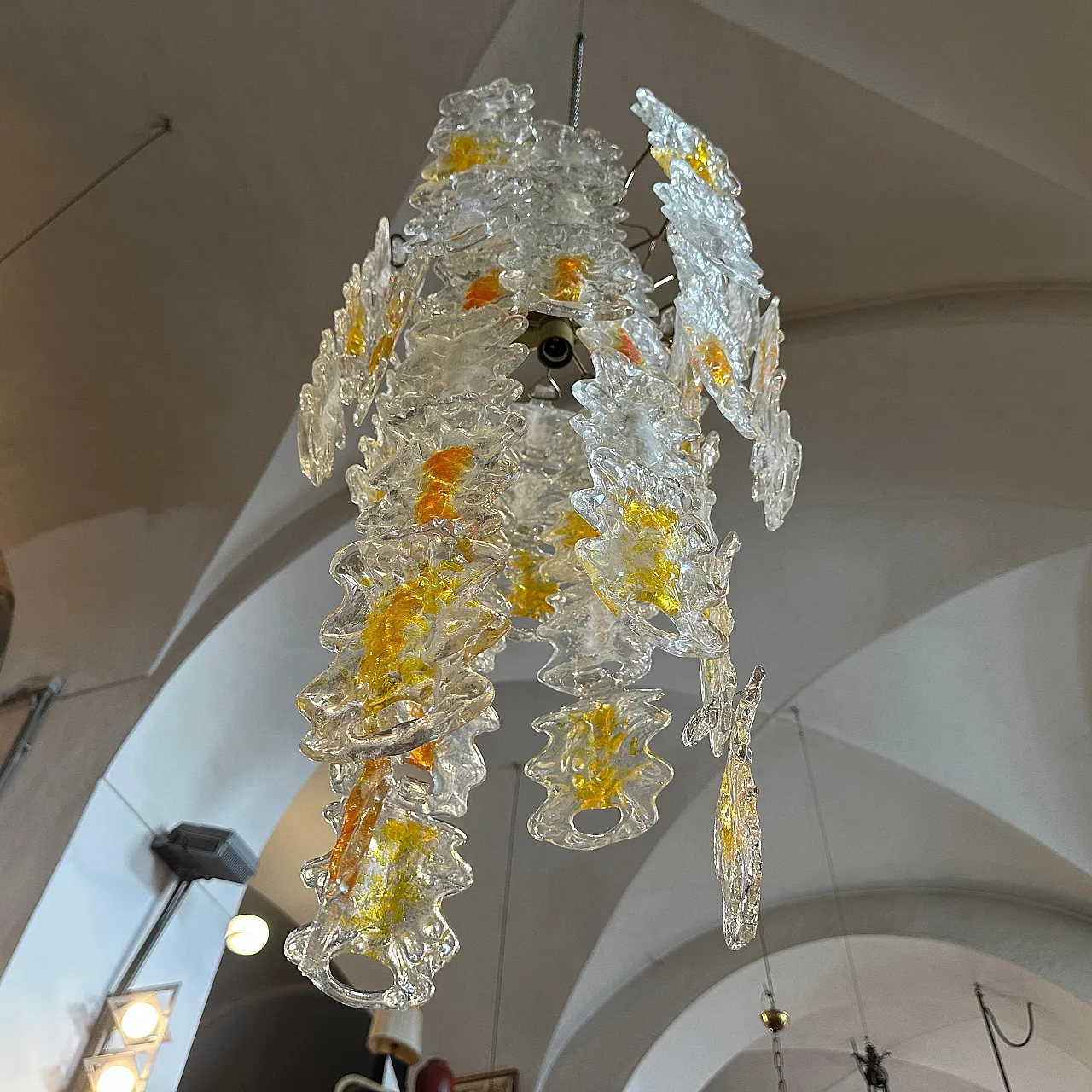 Lampadario in vetro di Murano bianco e ambra di Mazzega, anni '70 14