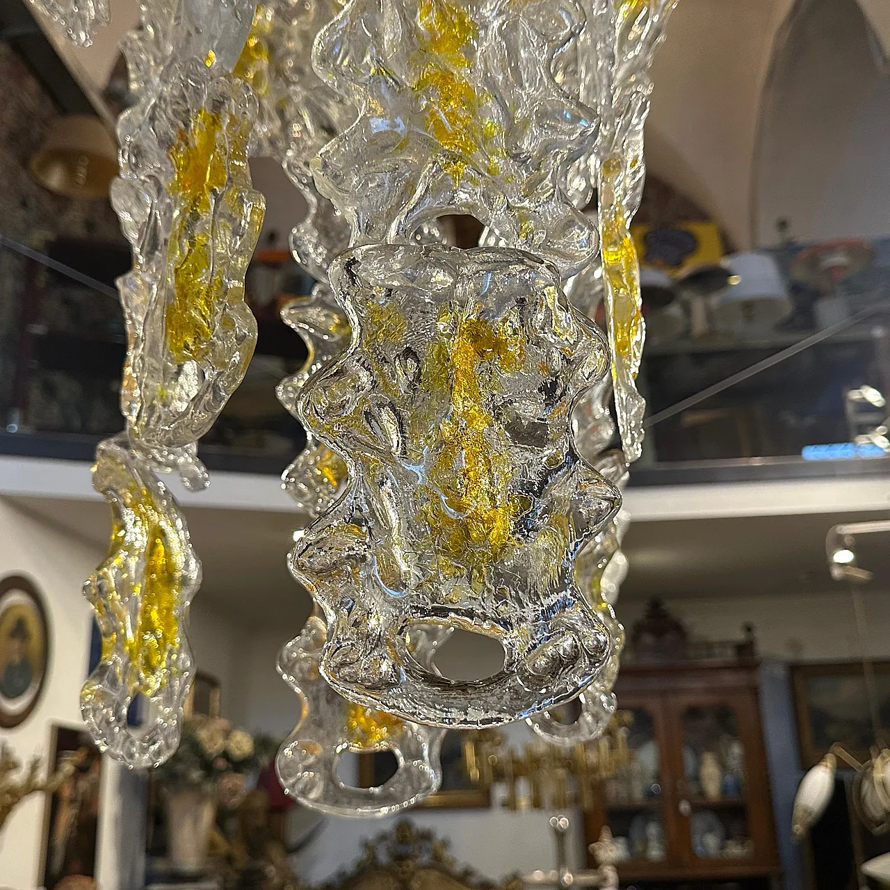 Lampadario in vetro di Murano bianco e ambra di Mazzega, anni '70 15
