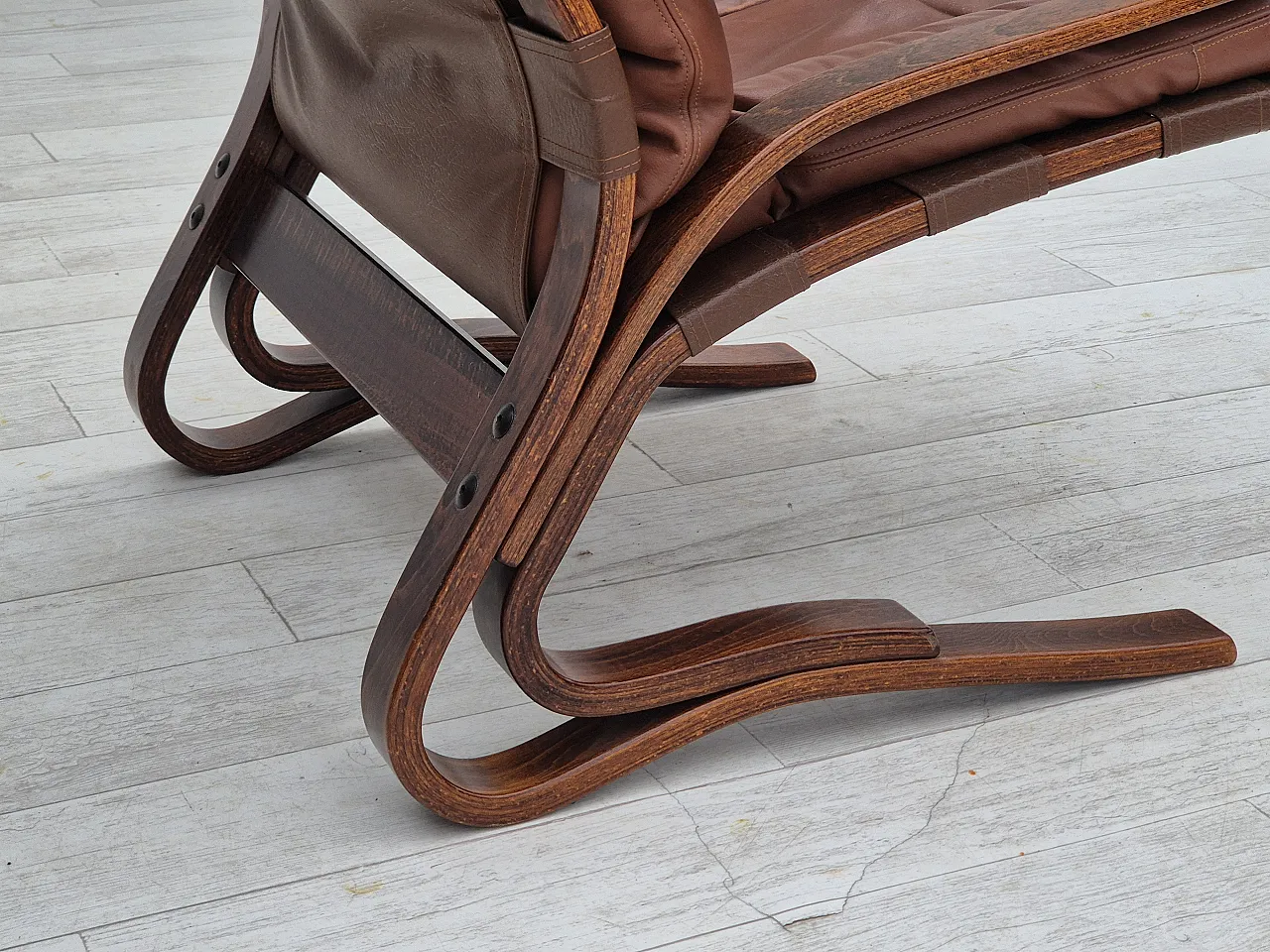 Poltrona lounge scandinavo in pelle, anni '70 13