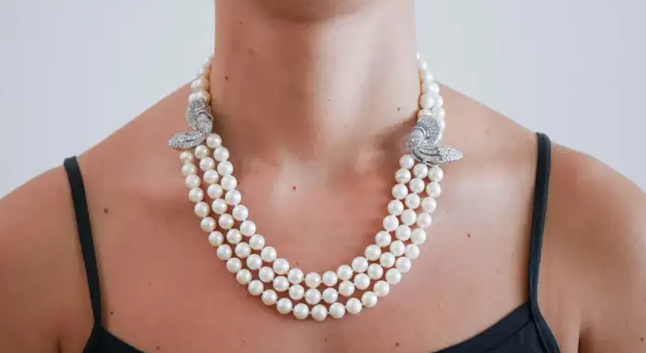 Platinum necklace with pearls, diamonds and sapphires, 1970s 5