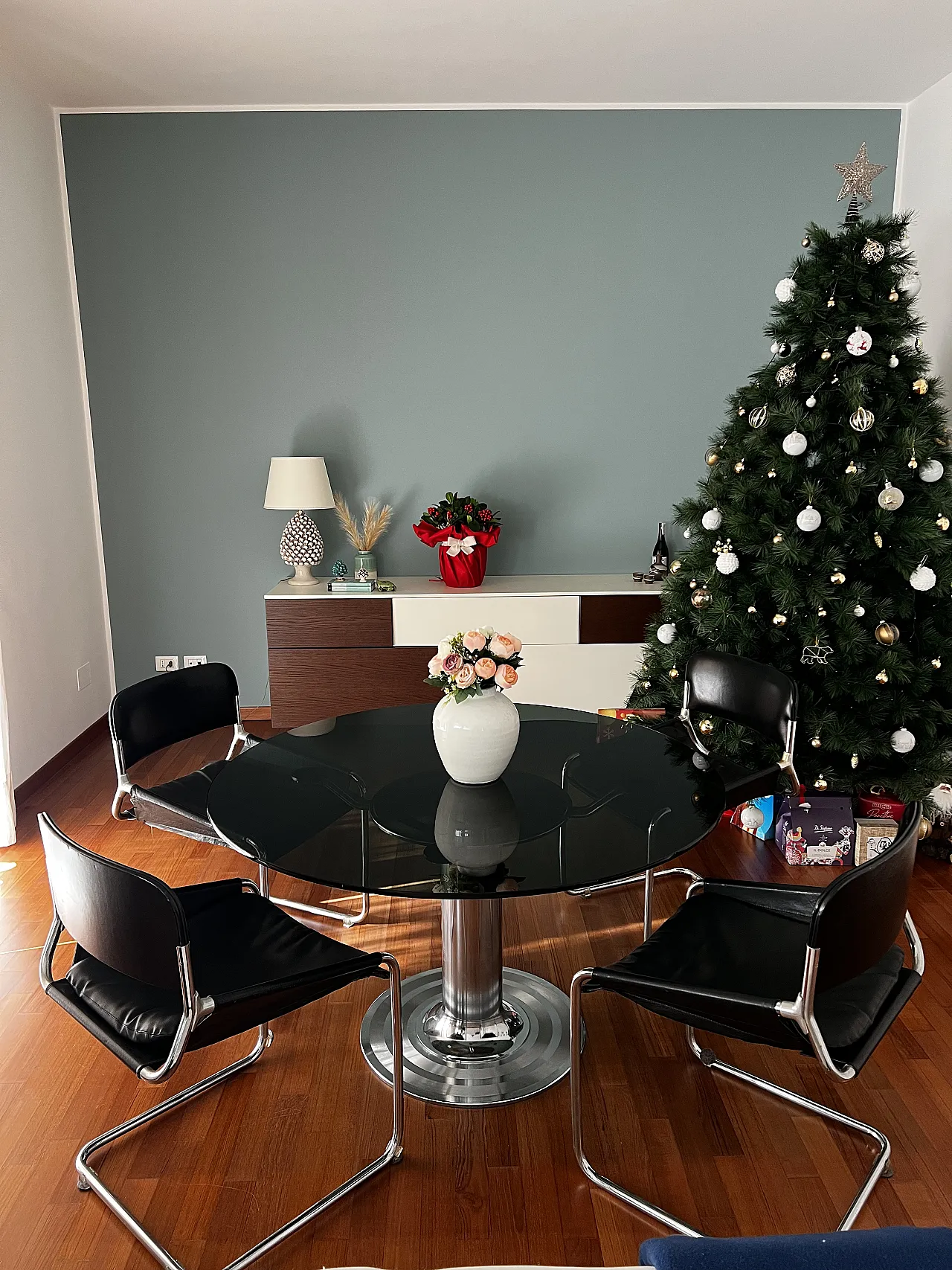 Round Space age table with glass top and chairs, 1970s 6