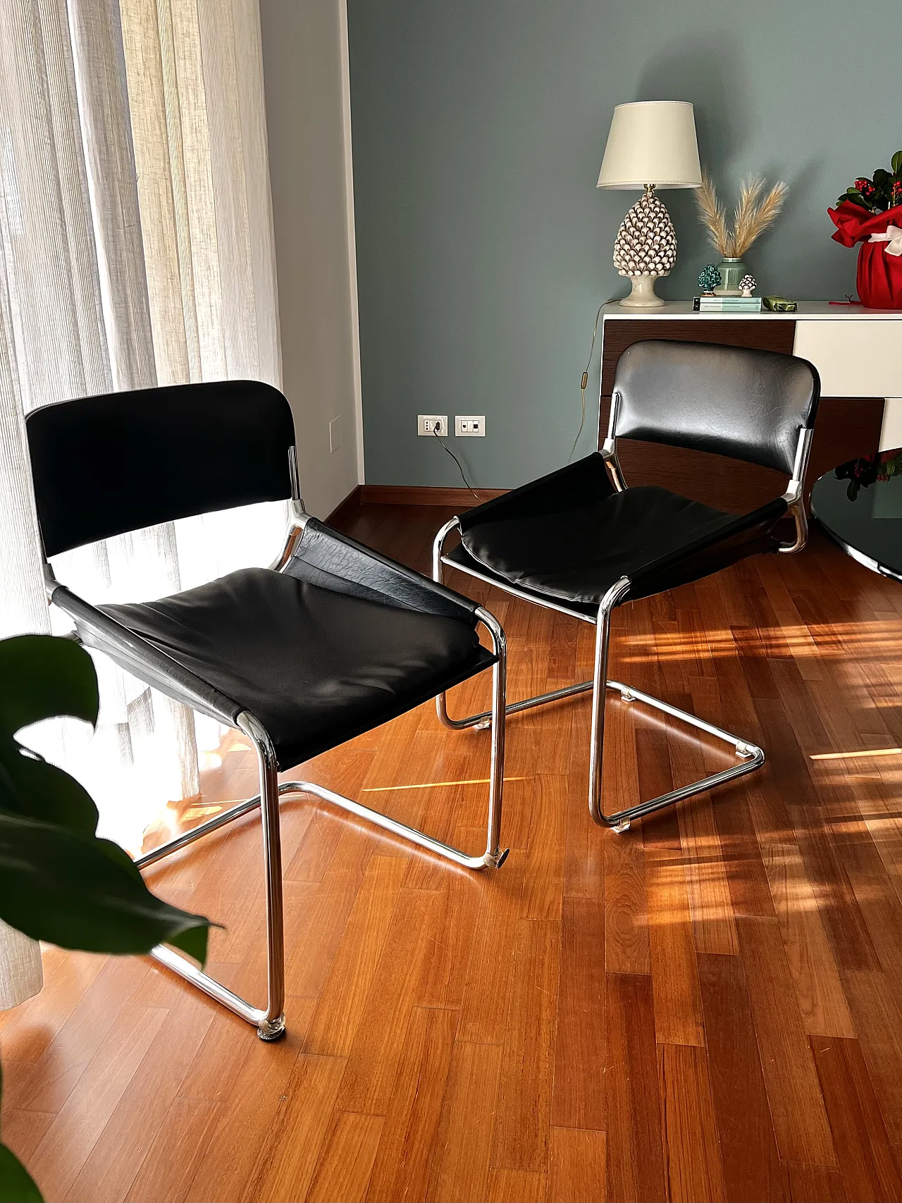 Round Space age table with glass top and chairs, 1970s 7
