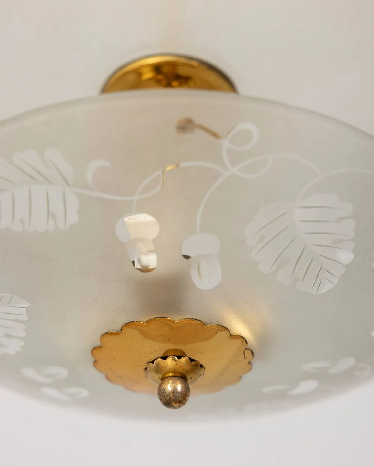 Lampada a sospensione in cristallo decorato e ottone, anni '40 3