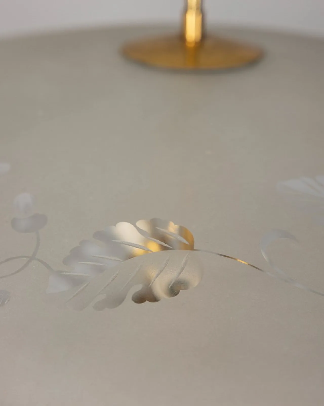 Lampada a sospensione in cristallo decorato e ottone, anni '40 7