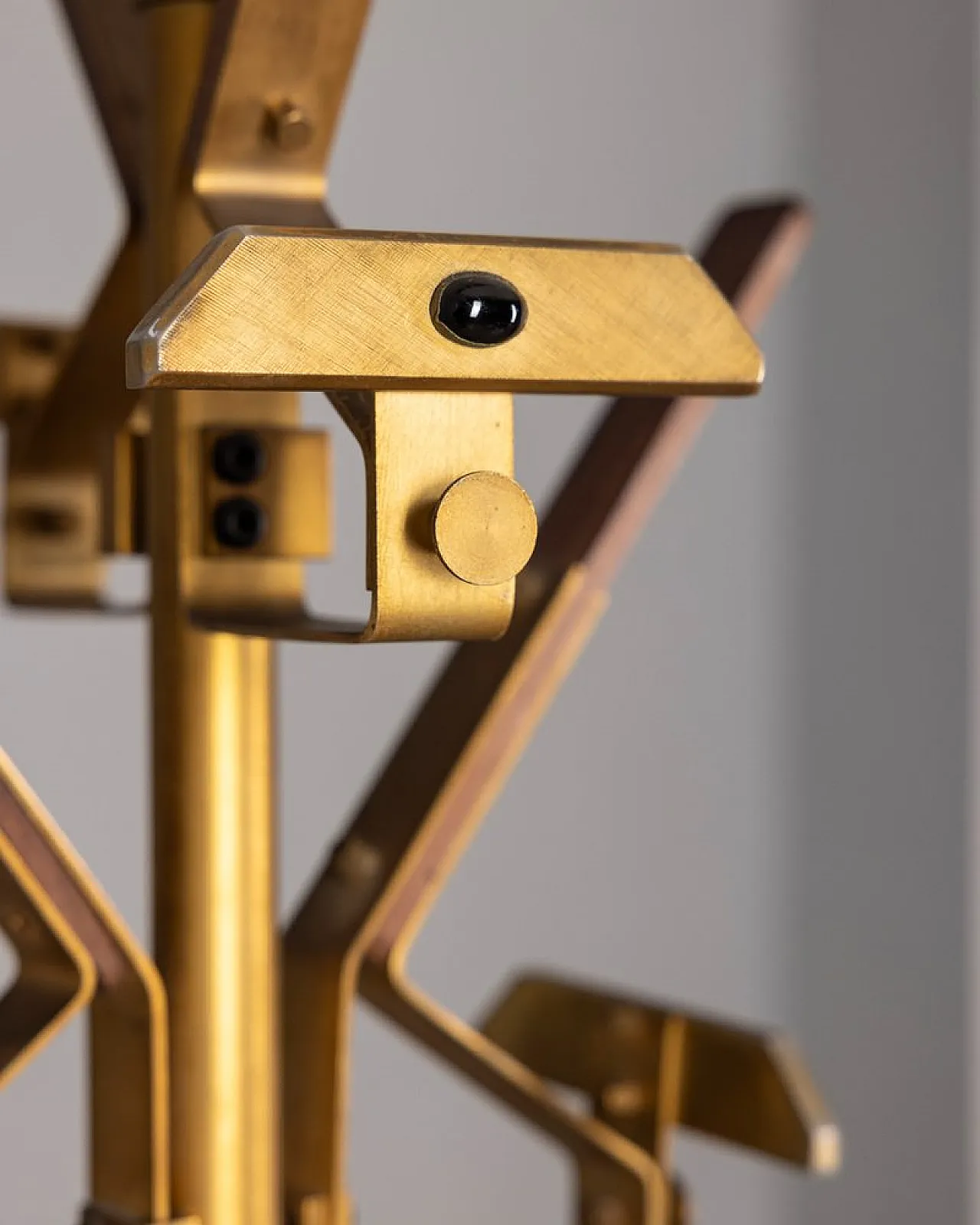 Attaccapanni in marmo, ottone e legno, anni '60 5