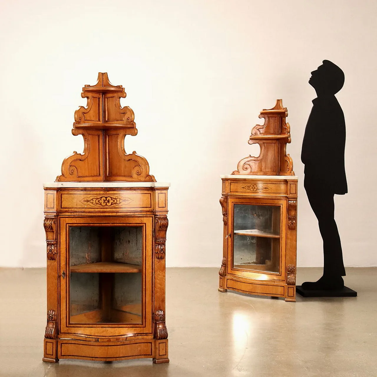 4 Louis Philippe maple corner cabinets with marble top and display case, mid-19th century 2