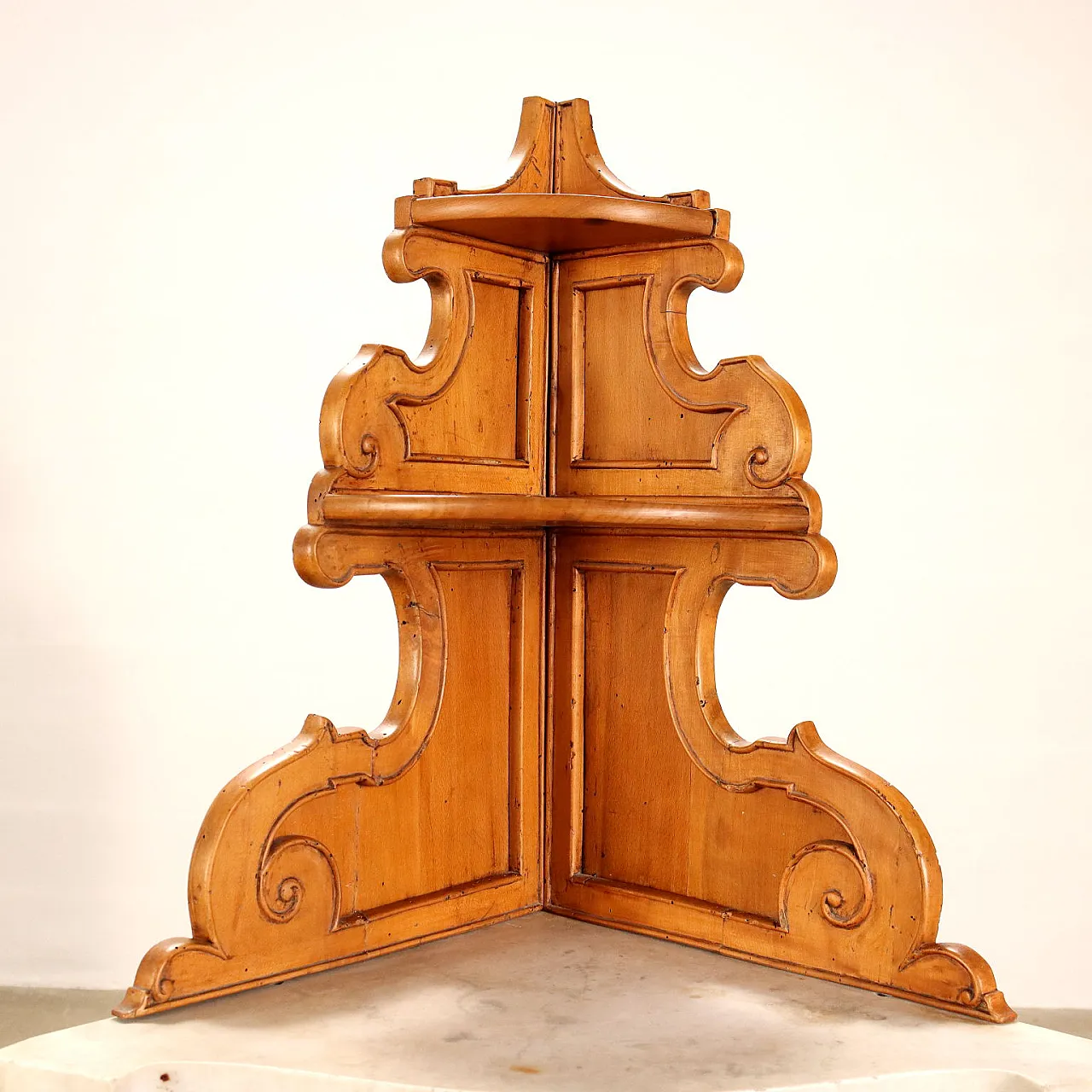 4 Louis Philippe maple corner cabinets with marble top and display case, mid-19th century 3