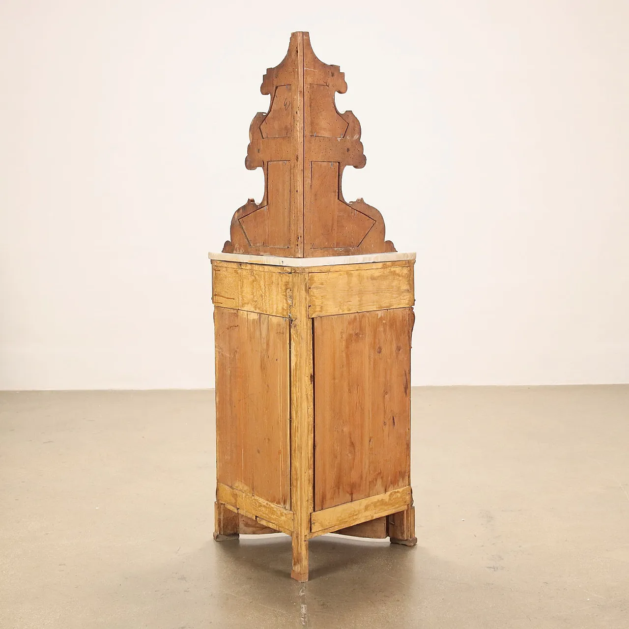 4 Louis Philippe maple corner cabinets with marble top and display case, mid-19th century 8