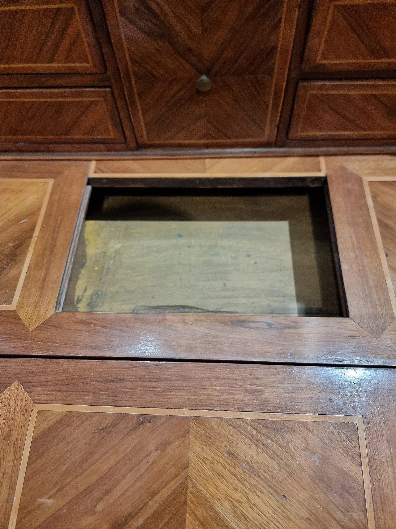 Ribalta emiliana lastronata in noce, seconda metà del '700 6