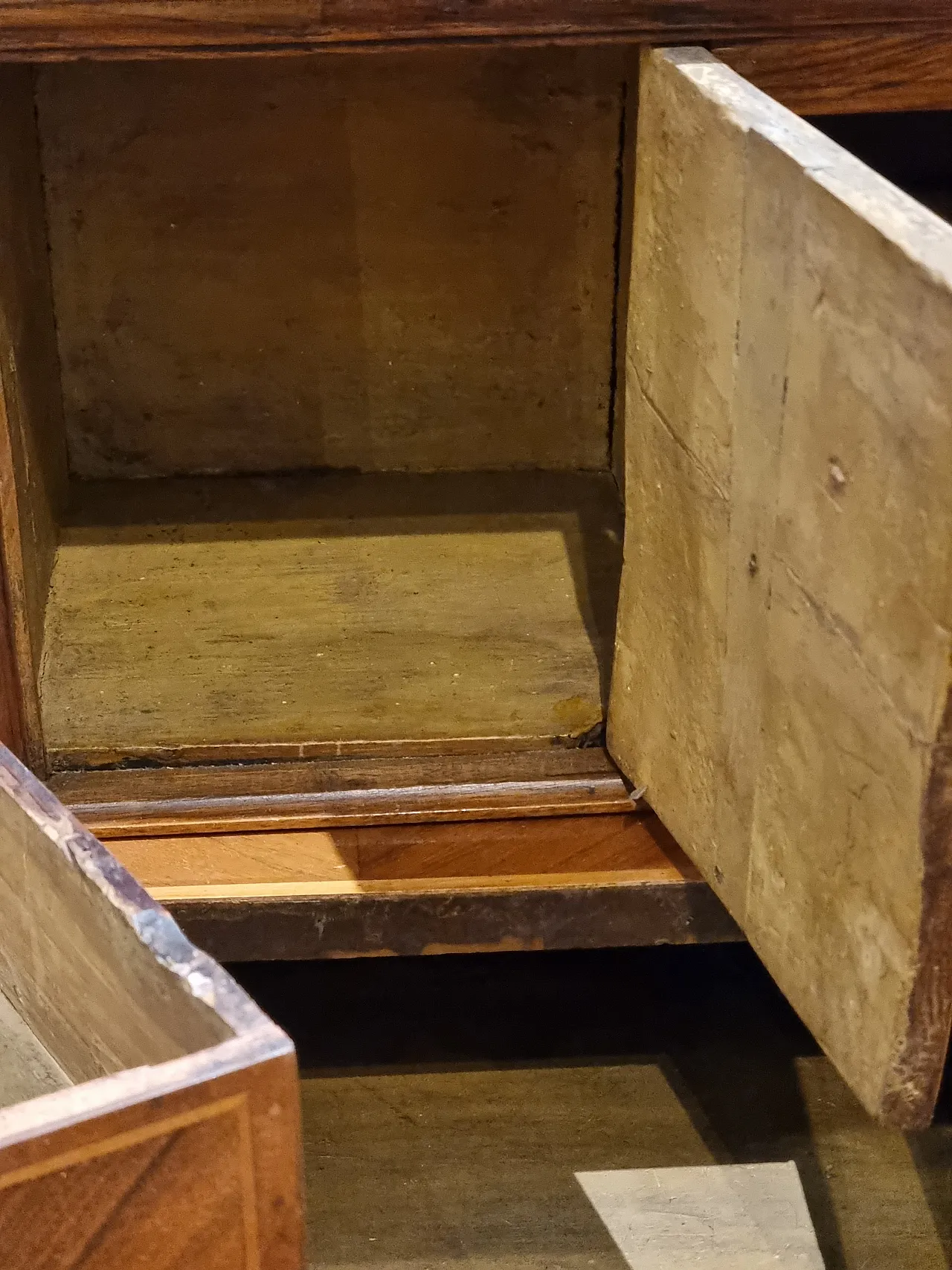 Ribalta emiliana lastronata in noce, seconda metà del '700 9