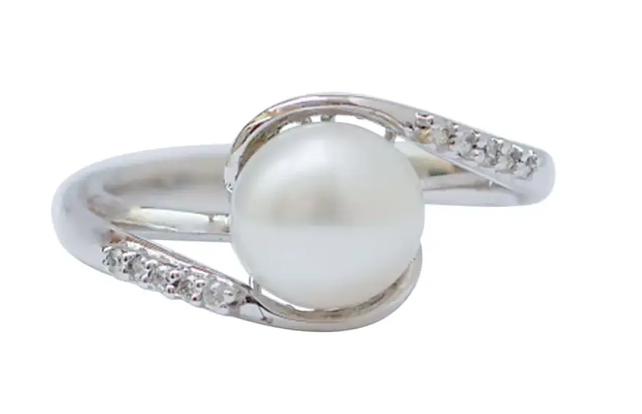 Anello in oro bianco 18 carati con perla e diamanti, anni 2000 1