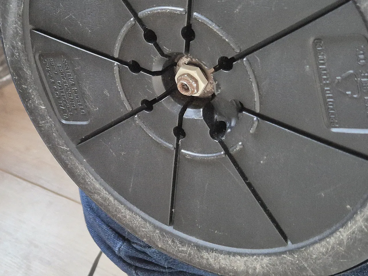 Lampada da terra italiana orientabile, anni '70 6