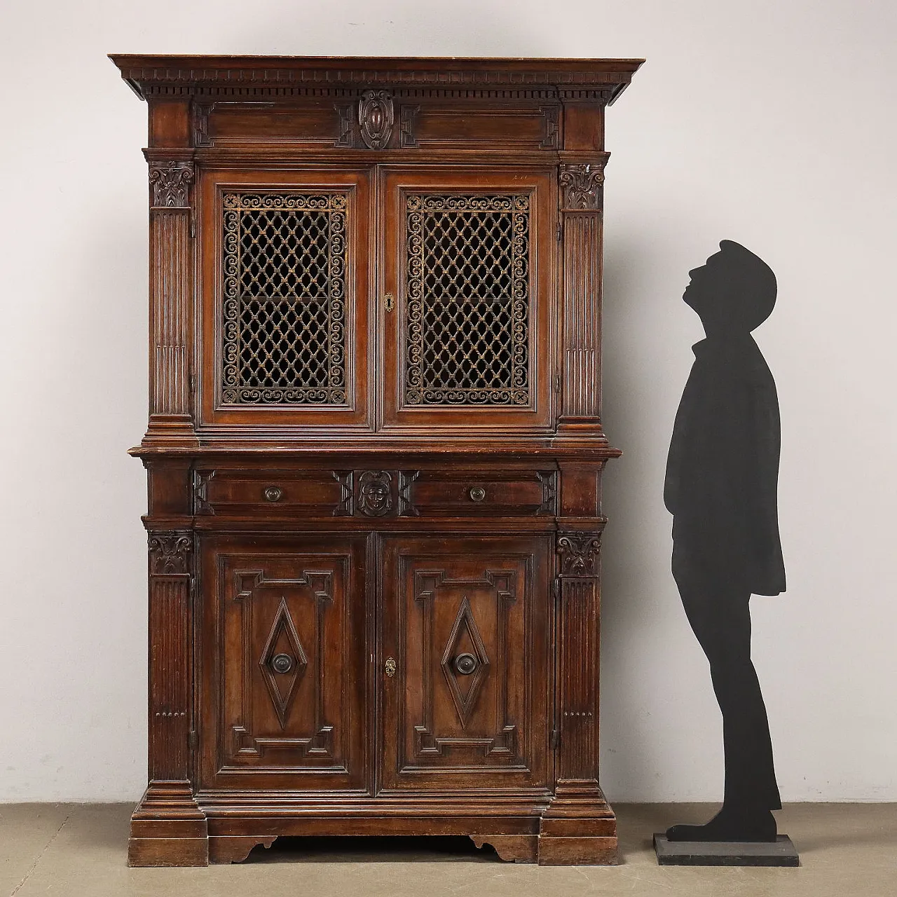 Double-body sideboard made of carved spruce and iron grating 2