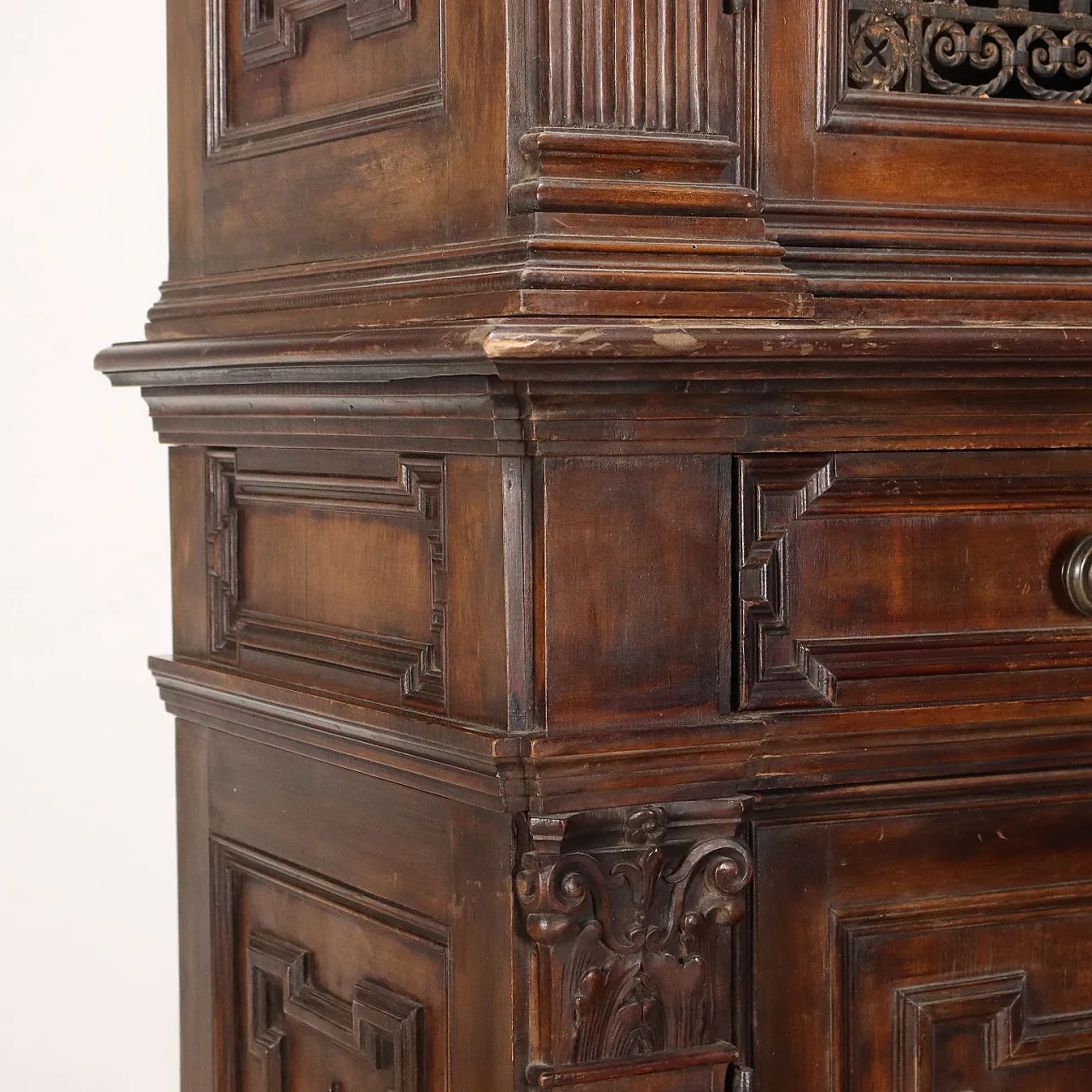 Double-body sideboard made of carved spruce and iron grating 8