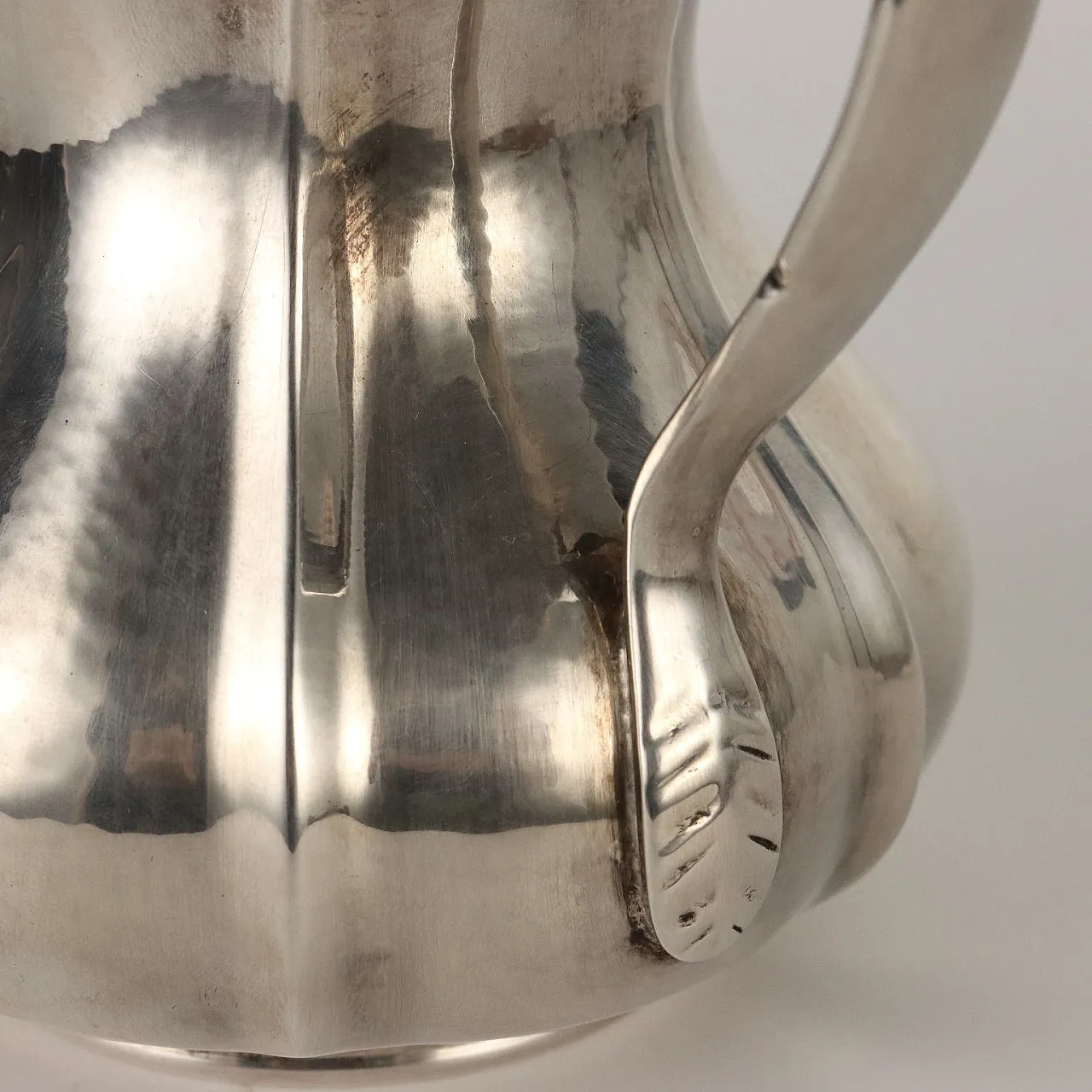 Brocca in argento baccellato e martellato di Angelo Schiavon 6