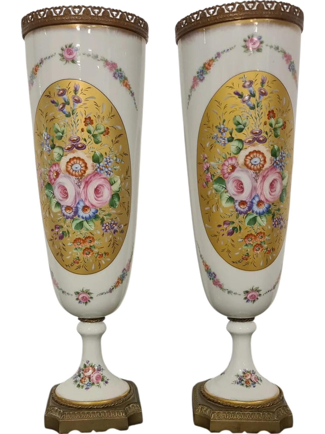 Coppia di vasi dipinti a mano in porcellana Limoges 17