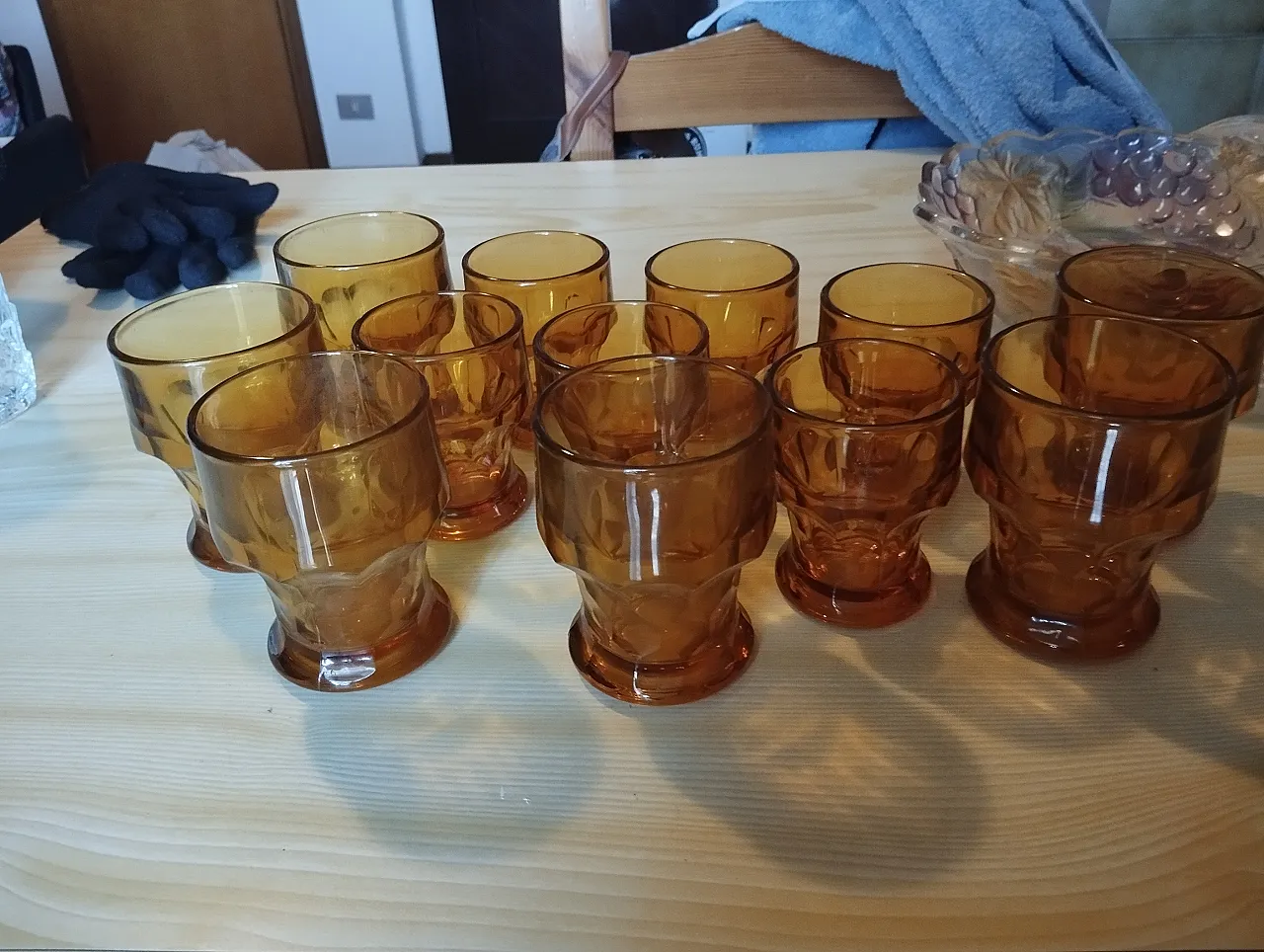12 amber glasses, 70s 1