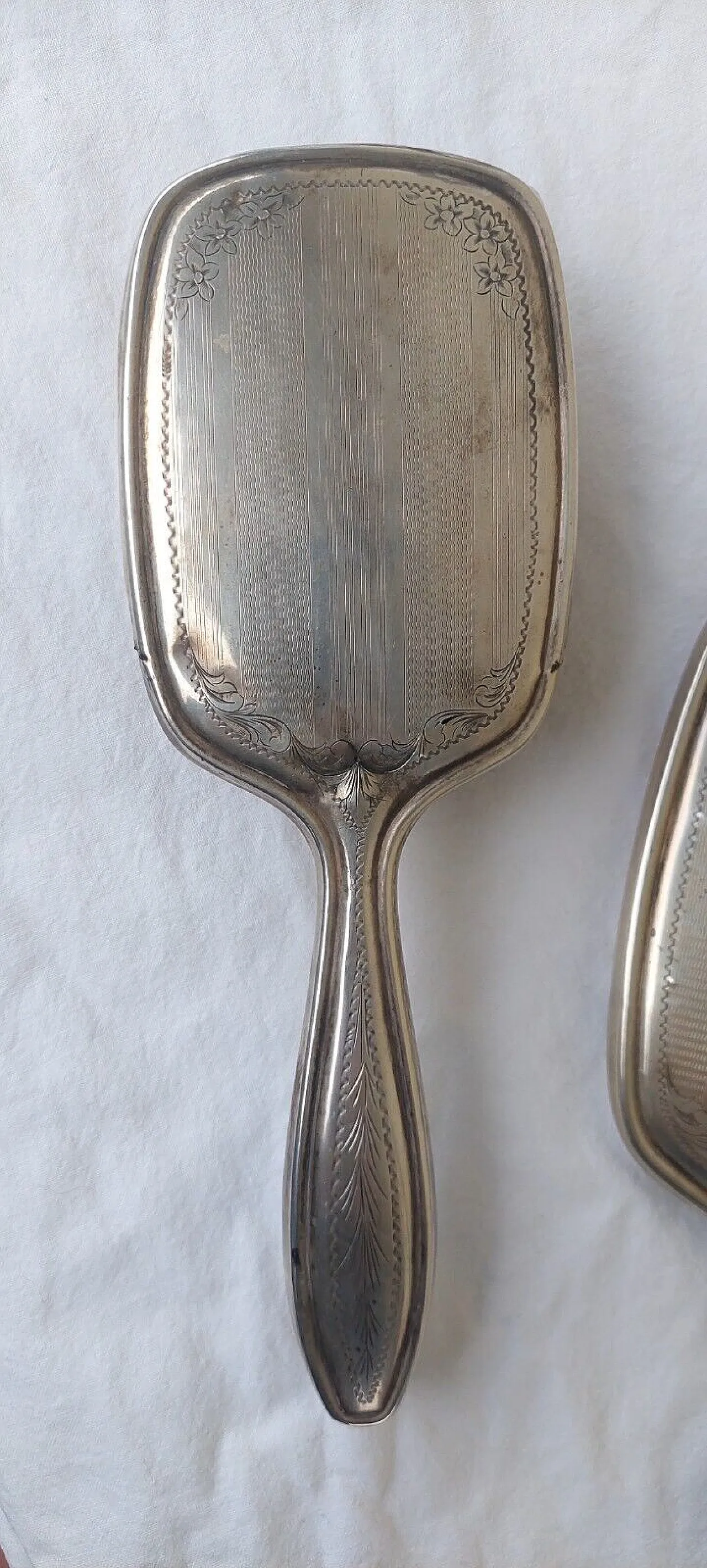 Specchio e spazzola in argento, primo '900 4