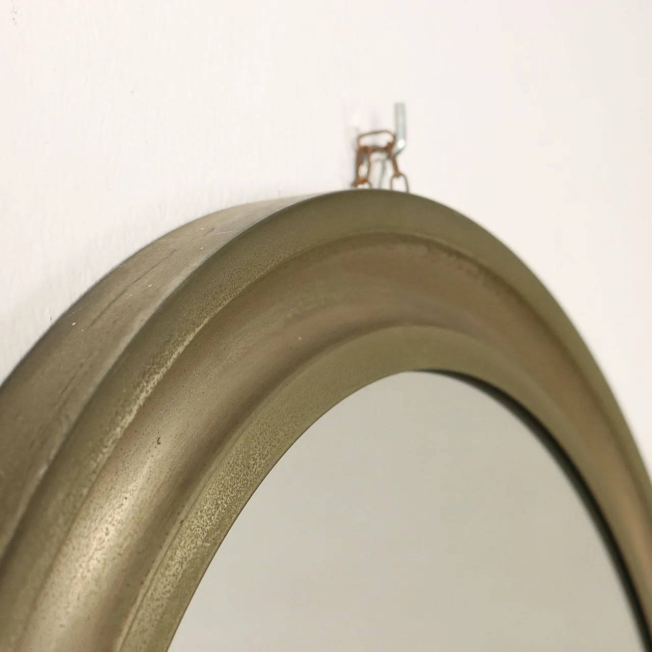 Specchio rotondo in ottone cromato attribuito a Sergio Mazza, anni '60 4