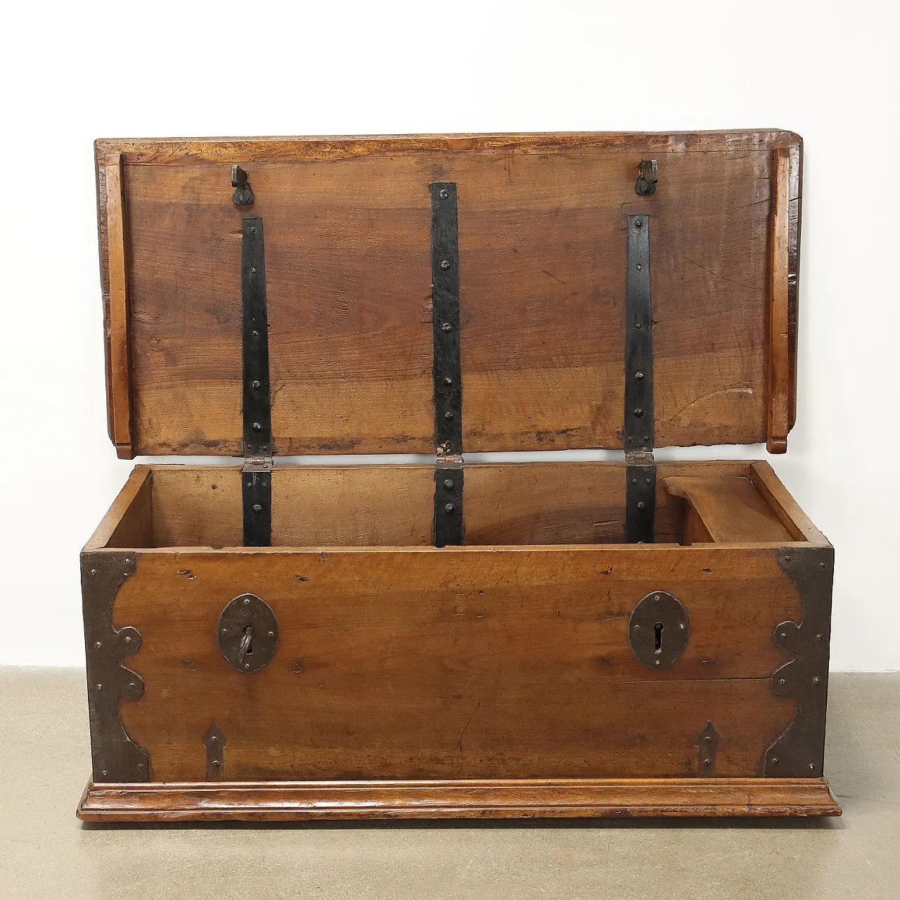 Antique chest walnut wrought iron metal Italy, XVIII Century 4