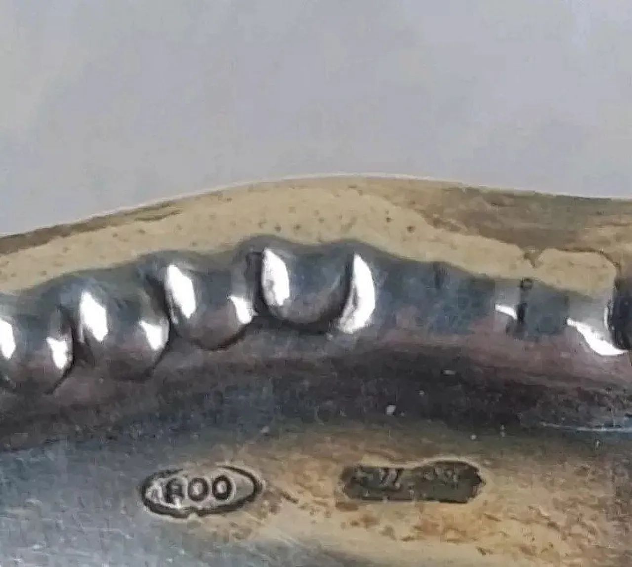Centrotavola in argento cesellato e punzonato, '800 3